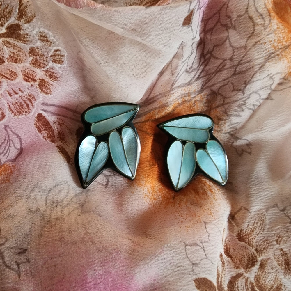 Elegant 90s Blue Leaf Earrings